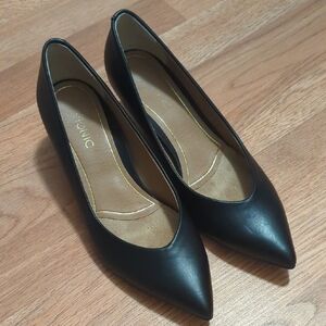 Vionic Black Pumps